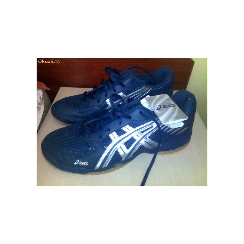 adidasi asics