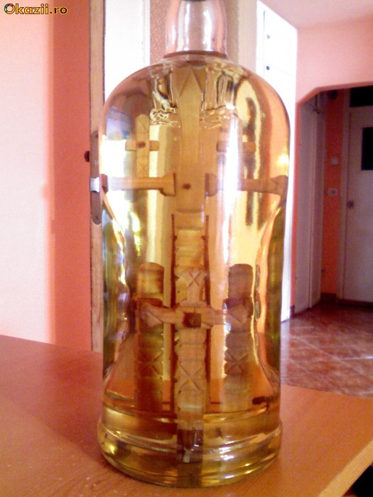 sticla cu cruce sculptata in interior | arhiva Okazii.ro