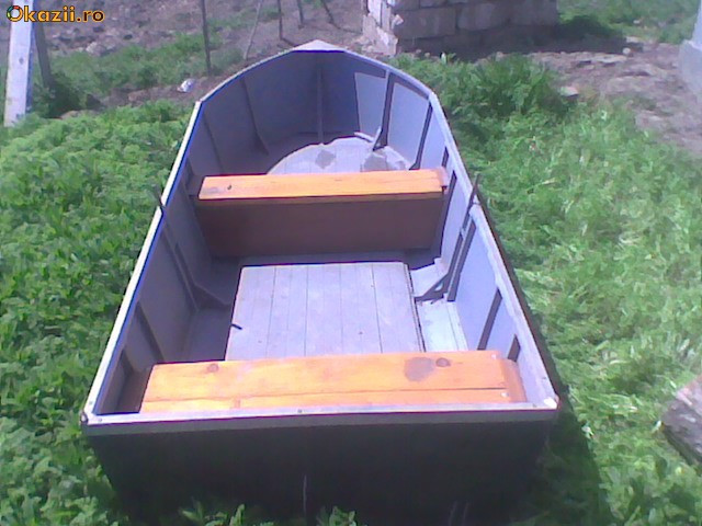 Vand barca de tabla cu motor | arhiva Okazii.ro