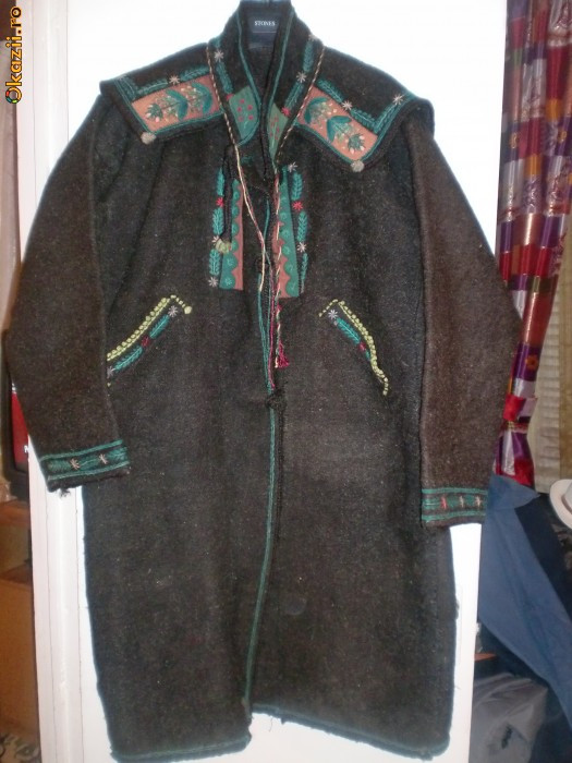 suman,manta traditional pentru barbat din zona Bucovina tesuta din lana de  oaie veche de 60 ani | arhiva Okazii.ro