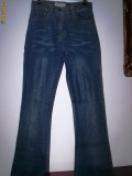 Pantaloni blugi