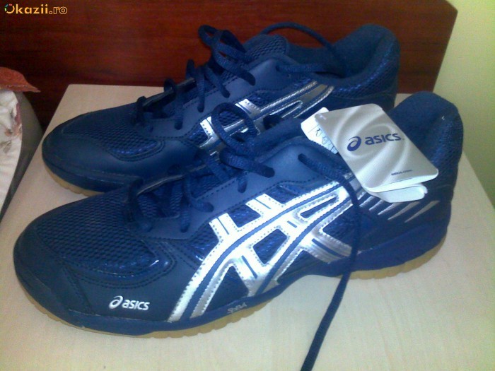 adidasi asics