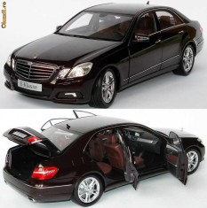 Macheta Mercedes E-Class W212 (Avantgarde) - Minichamps 1/18 foto