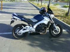 Suzuki GSR 600 foto