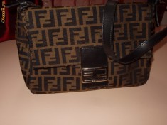 Geanta Fendi foto