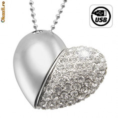 8GB USB Flash Drive Necklace - Jeweled Metal Heart foto