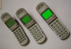LOT 3 BUCATI TELEFOANE MOTOROLA KRAMER PENTRU PIESE foto