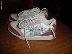 Adidasi chinezesti foto