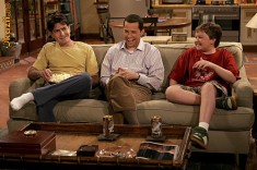Two And A Half Men (Doi barbati si jumatate),8 sezoane(complet) foto