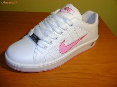 Adidasi NIKE de dama din piele % model nou. foto