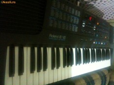 vand orga profesional roland e 12 in stare impecabila!! foto