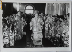 Foto cu sfintirea unei biserici din Arbore , Bucovina , Mitropolit Teoctist foto