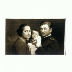 H FOTO 100 Ofiter cu familia -Julietta 1928 -sepia -necirculata.