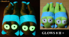 Papuci de casa fosforescenti luminosi glow in the dark, lumineaza 8 h+ foto