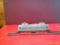 Locomotiva electrica model TT tip E42-018 foto