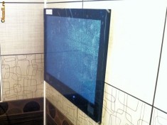 NOU TV LCD waterproof - rezistent la apa pentru baie si exterior foto