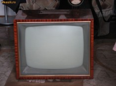 Televizor vechi de colectie Luchian 1963 - 15 tuburi foto