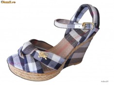 Sandale Burberry, Gucci foto