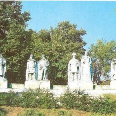 CP196-48 Iasi. Grupul statuar al Voievozilor -carte postala, necirculata -starea care se vede