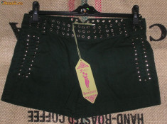 Superbi pantaloni scurti Free for Humanity bumbac verde tinte aplicate XS/S ! foto