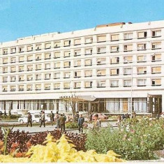 CP198-59 Pitesti-Hotelul Muntenia(fara turn) -carte postala, necirculata -starea care se vede