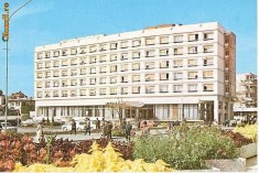 CP198-62 Pitesti -Hotelul Muntenia (fara turn) -carte postala, necirculata -starea care se vede