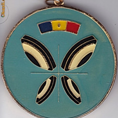 Medalie cu tricolor si fluture stilizat (?)