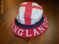 palarie,basca england,ultras alb-rosu(nu fred perry,lacoste,adidas,zara) foto