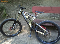 Vand bicicleta ptr downhill(ptr cunoscatori) foto