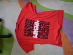 Tricou Guess Who locul potrivit foto