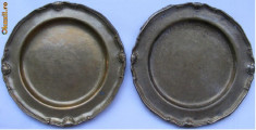2 farfurii vechi din bronz foto