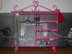 Suport/ raft/ bijuterii/ accesorii/ cercei/ bratari/ lantisoare/ pandative de culoare roz, din metal foto