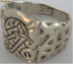 Inel vechi din argint decorat cu motive celtice - de colectie foto