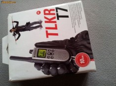Vand walkie talkie Motorola TLKR T7, statie emisie receptie, 8 canale- 121 coduri. Produs NOU, sigilat la cutie (ACOPERIRE 10 km). Factura si garantie foto