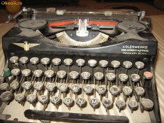 masina de scris veche obiect de clectie foto
