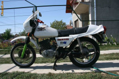 Motocicleta ETZ 250 foto