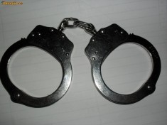 Vand Catuse Politie Originale Dure Inseriate + 2 cheite foto