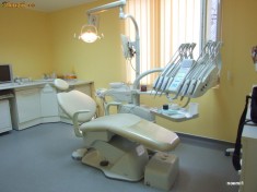Unit dentar &amp;quot;Gnatus&amp;quot; foto