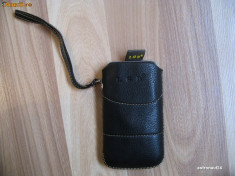 Husa / Push Up Protectie Iphone 2G 3G 3GS 4 Culoare Black ( Negru ) Cu Snur foto