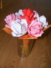 Idee cadou handmade - buchet origami foto