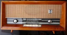 Aparat radio vechi cu lampi , Electronica , romanesc , functional , stare foarte buna foto
