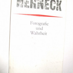 FOTOGRAFIE UND WAHRHEIT - Frederich Herneck - Leipzig 1979, 240 p.