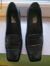 Pantofi cu toc dreptunghiular, din piele, marimea 36, COMANDA MINIMA 30 LEI! foto