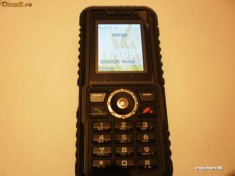 NOU , , TELEFON MILITAR CAPSULAT REZISTENT LA APA , PRAF , SOCURI 30 ZILE STAND BY GARANTAT foto