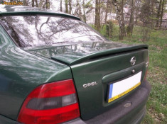 Vand eleron Opel Vectra B sedan ver 3 foto