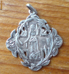 Medalion UNICAT, Femeia torcand, la piciore un miel, ornament. Complet LUCRU MANUAL EXCEPTIONAL, Argint, 4.3 gr, Dim 3X3 CM foto