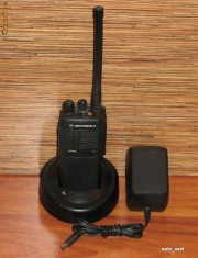 VAND STATIE RADIO PORTABILA PROFESIONALA MOTOROLA GP340 VHF ( 136 - 174 MHz ) 5 W, 16 CANALE, SELECT 5, SCANARE, VOX, etc. TAXI, radioamatori, etc. foto