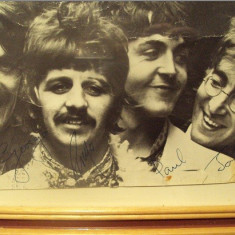 Vand Poza The Beatles cu cei 4 din formatie plus semnaturile lor in original ( autografe) plus alte discuri din anii 1963-1965.