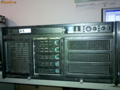 Server Intel Xeon 2.4GHz 4x512MB 3x36 GB SCSI 320 foto