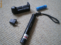 LASER POINTER VERDE 200 mW/532 nm CU INCARCATOR SI ACUMULATOR ULTRAFIRE- ARE PUNCT REGLABIL+PROIECTII STELARE foto